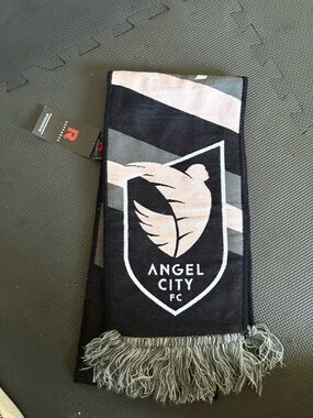 Angel City FC Black & Gray Team Scarf NWT
